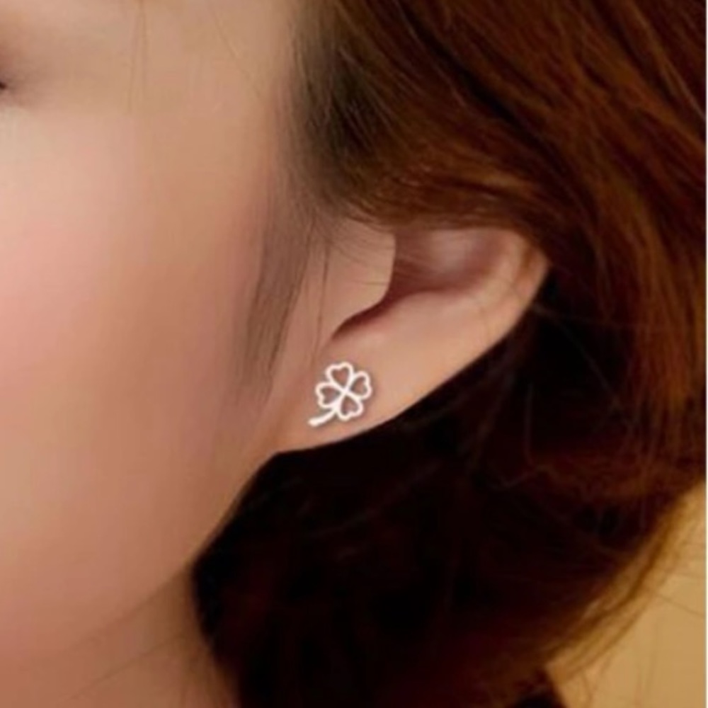 🌟 Sterling Silver 925 Clover Stud - Picture 2 of 6